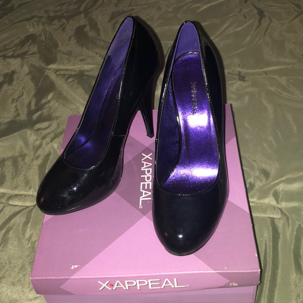 Black high heel pumps